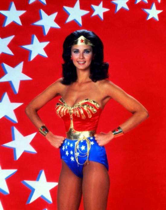 La bellissima Lynda Carter nei panni di Wonder Woman